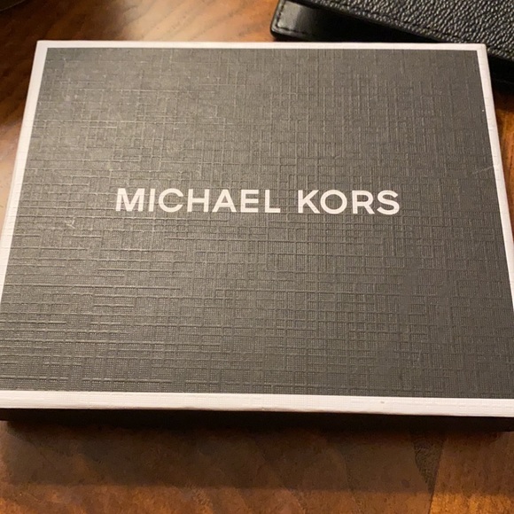Michael Kors wallet new - Picture 3 of 3